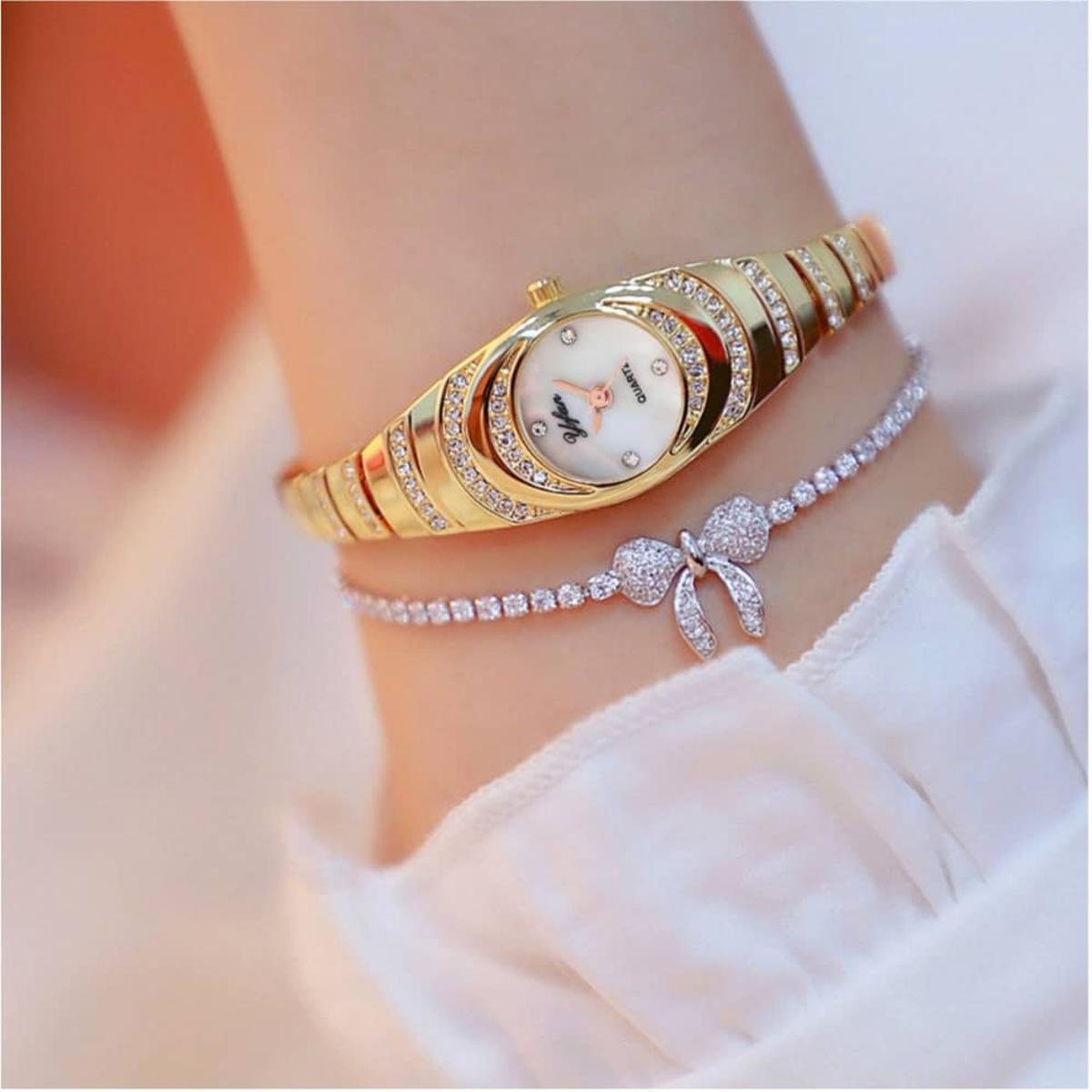 2025 নতুন ফ্যাশনের স্টাইলিশ লেডিস কোয়ার্টজ ওয়াচ। পার্টি, ক্যাজুয়াল ও গিফট ব্যবহারের জন্য উপযোগী প্রিমিয়াম ব্রেসলেট ডিজাইন।