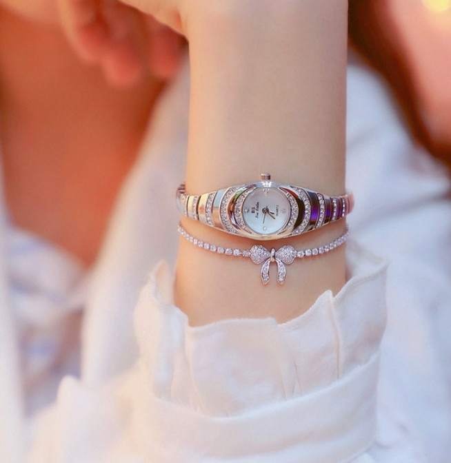 2025 নতুন ফ্যাশনের স্টাইলিশ লেডিস কোয়ার্টজ ওয়াচ। পার্টি, ক্যাজুয়াল ও গিফট ব্যবহারের জন্য উপযোগী প্রিমিয়াম ব্রেসলেট ডিজাইন।