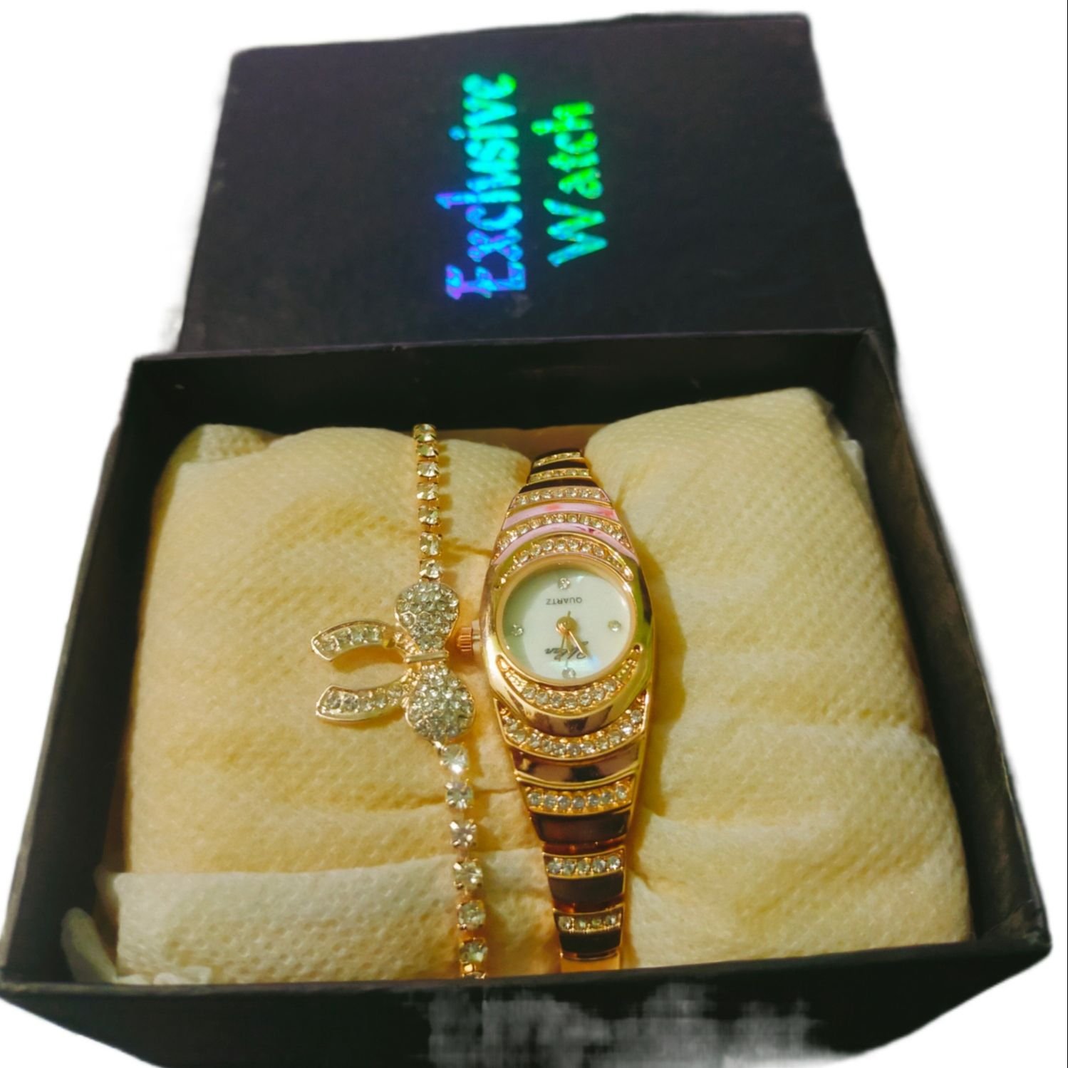 2025 নতুন ফ্যাশনের স্টাইলিশ লেডিস কোয়ার্টজ ওয়াচ। পার্টি, ক্যাজুয়াল ও গিফট ব্যবহারের জন্য উপযোগী প্রিমিয়াম ব্রেসলেট ডিজাইন।